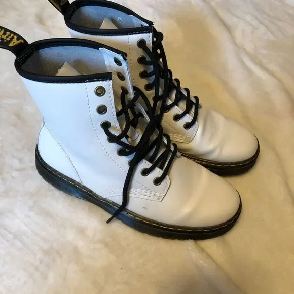 New Dr. Martens 1460 Bex Lug Sole Boots (Women), size women 7, lace up leather - Picture 4 of 16